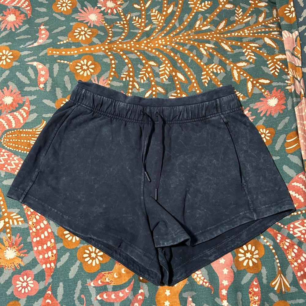 Lululemon Inner Glow High Rise Shorts 3” Navy Blue Size 6